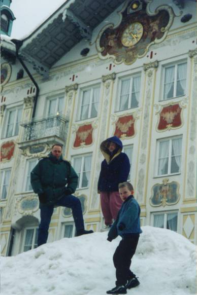 bad_tolz-in-town-close.jpg