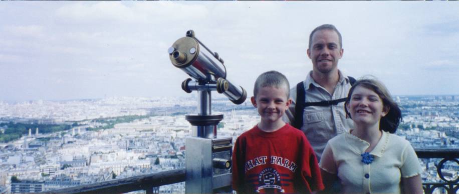paris-eiffel-top-family.jpg