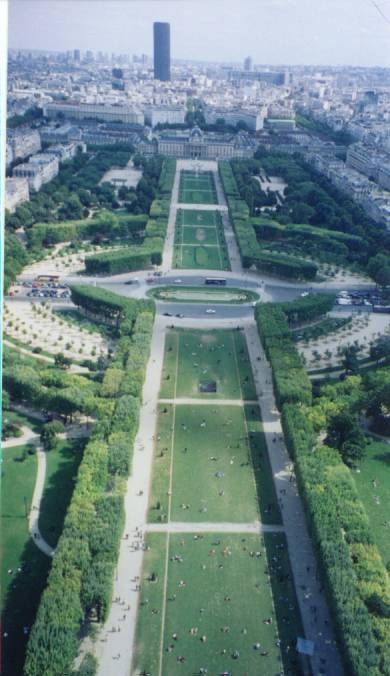 paris-eiffel-top-mall.jpg